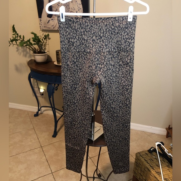 Spanx Look at Me Now Seamless Leggings #FL3515 L - Picture 2 of 7